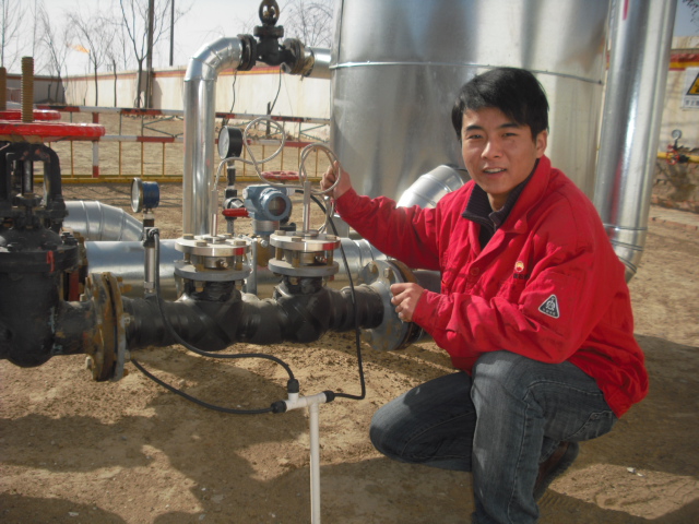 長慶油田集輸站使用現(xiàn)場，液位/壓力儀表使用現(xiàn)場