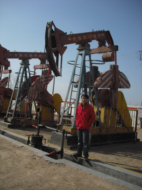 長慶油田集輸站使用現(xiàn)場，液位/壓力儀表使用現(xiàn)場